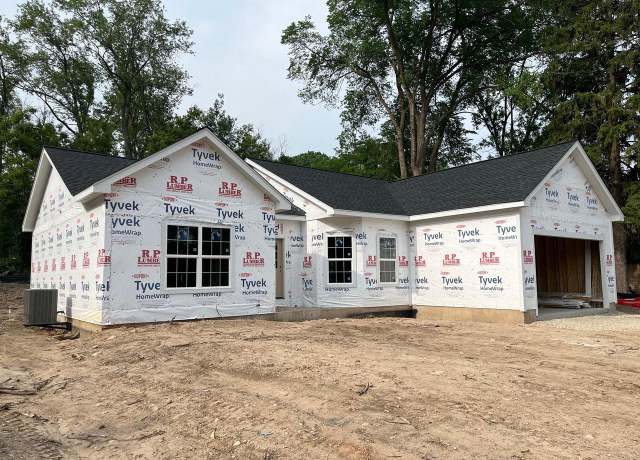 Property at W3794 Beaver Dr, Lake Geneva, WI 53147, 3 beds, 2 baths