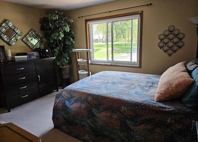 Property at N82W13510 Fond Du Lac Ave Unit B104, Menomonee Falls, WI 53051, 2 beds, 1 bath