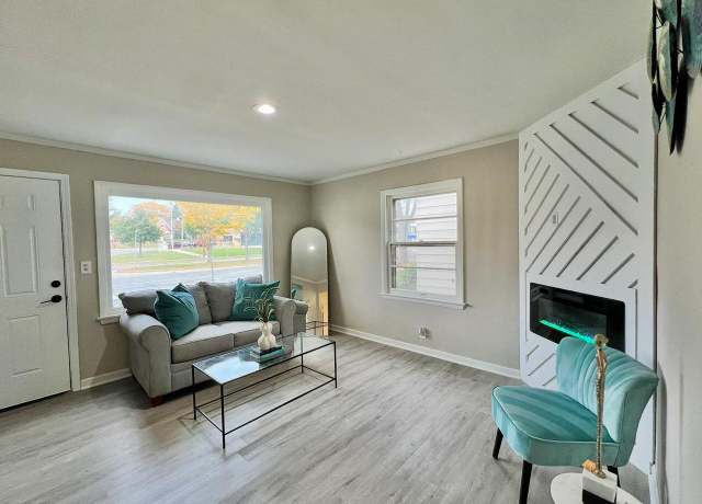 Property at 8621 W Lisbon St, Milwaukee, WI 53222, 4 beds, 1.5 baths