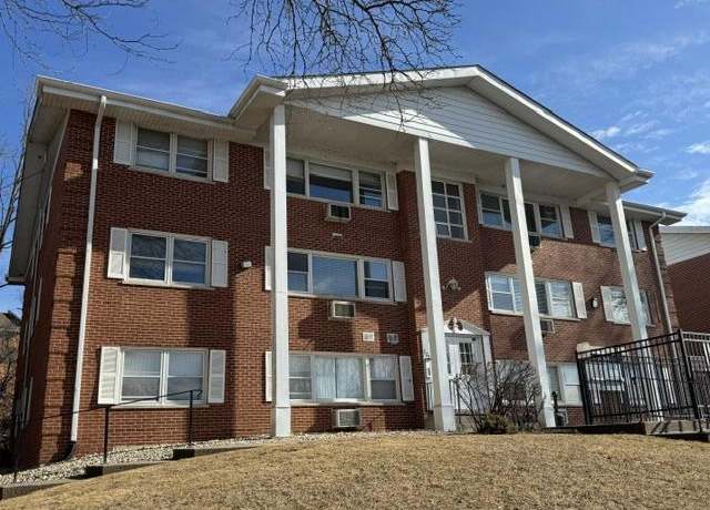 Property at 225 Country Club Dr Unit 2B, Lake Geneva, WI 53147, 2 beds, 1 bath