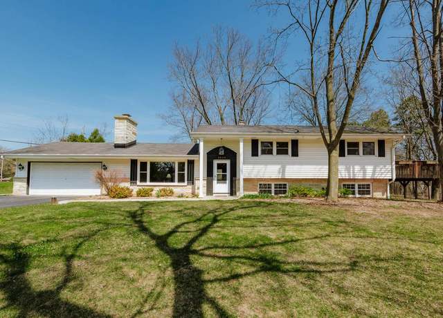 Property at 2950 Monterey Blvd, Brookfield, WI 53005, 5 beds, 4 baths