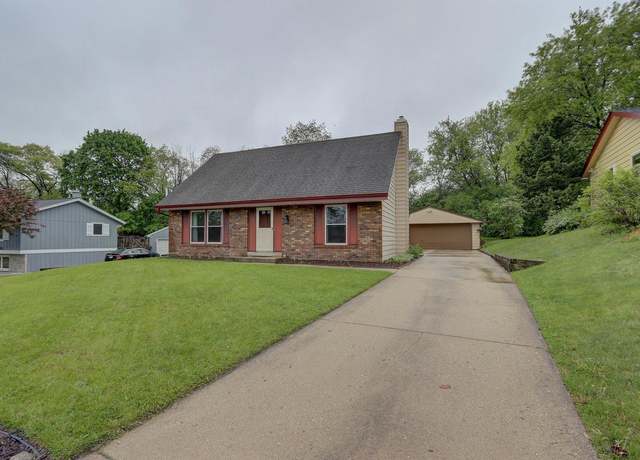 Property at 261 Willow Dr, Hartland, WI 53029, 3 beds, 1.5 baths