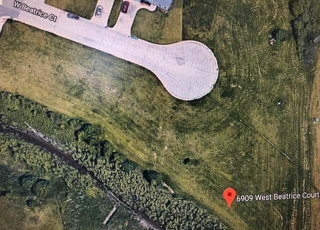 Property at 6909 W Beatrice Ct, Milwaukee, WI 53223