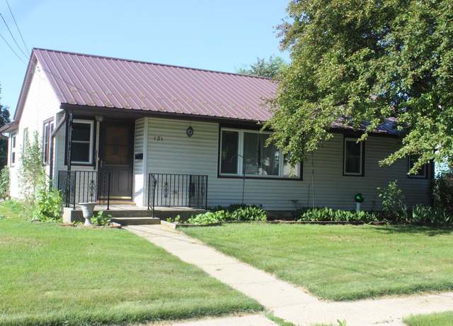 Property at 121 Clark St, Watertown, WI 53094, 3 beds, 1 bath