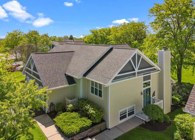 Property at 887 Eagleton Dr, Lake Geneva, WI 53147, 2 beds, 2.5 baths