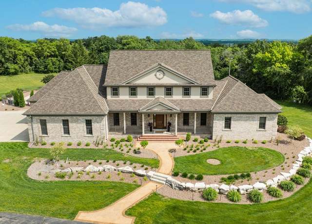 Property at W304S8266 Oakridge Dr, Mukwonago, WI 53149, 5 beds, 5.5 baths
