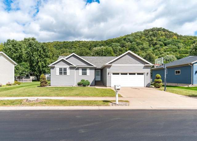 Property at 4145 Fairway St, La Crosse, WI 54601, 4 beds, 3 baths