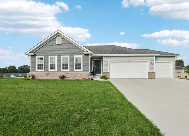 Property at 421 Rosewood Ct, Lake Mills, WI 53551, 4 beds, 3 baths
