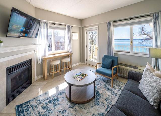 Property at 335 Wrigley Dr #401, Lake Geneva, WI 53147, 1 bed, 1 bath