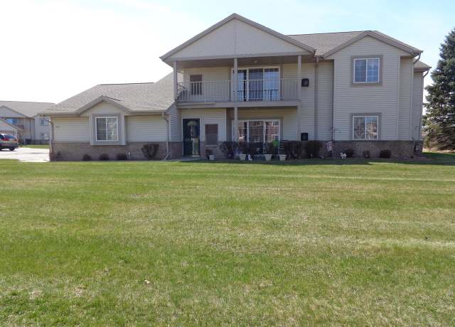 Property at 833 E Loos St #4, Hartford, WI 53027, 2 beds, 2 baths