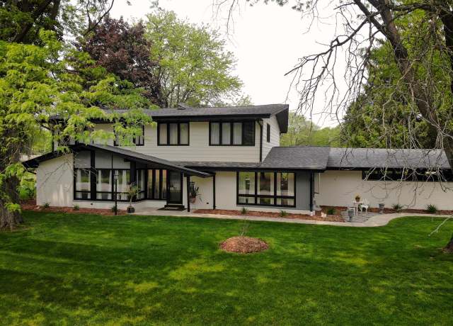 Property at 8100 W Holmes Ave, Greenfield, WI 53220, 5 beds, 4.5 baths