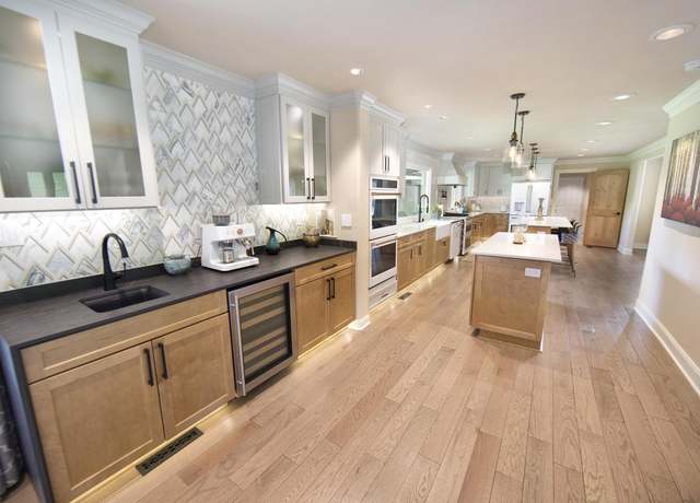 Property at 8100 W Holmes Ave, Greenfield, WI 53220, 5 beds, 4.5 baths