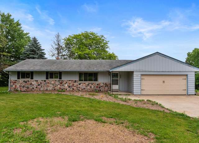 Property at 1050 Scenic Rd, Hubertus, WI 53033, 3 beds, 1.5 baths