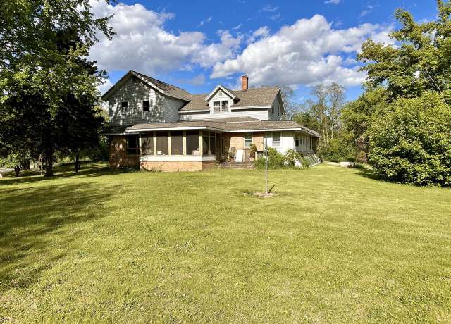 Property at 2611 South Rd, Burlington, WI 53105, 4 beds, 3 baths