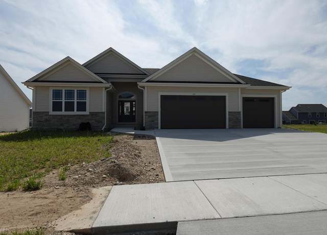 Property at 518 Woodside Ct, West Bend, WI 53095, 3 beds, 2 baths