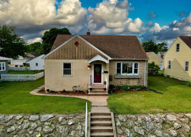 Property at 1522 Barlow St, La Crosse, WI 54601, 4 beds, 1.5 baths