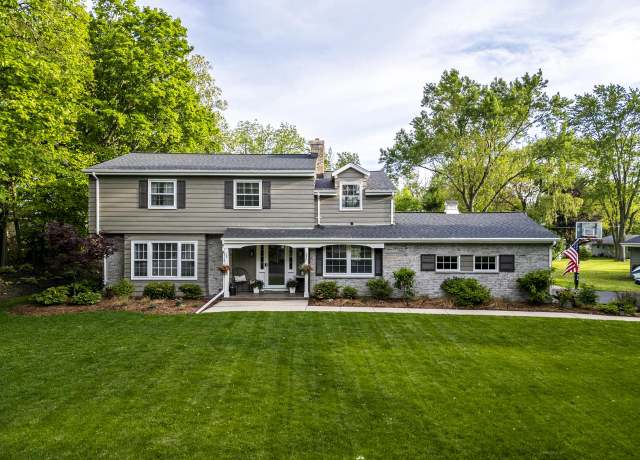 Property at 18005 Lisa Ln, Brookfield, WI 53045, 4 beds, 2.5 baths