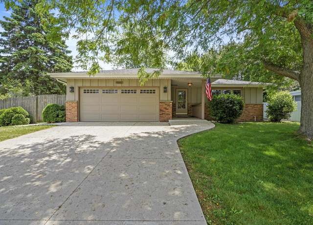 Property at 4305 Garden Dr, Mount Pleasant, WI 53403, 3 beds, 2.5 baths