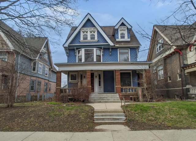 Property at 2810 W Mckinley Blvd, Milwaukee, WI 53208, 5 beds, 2 baths
