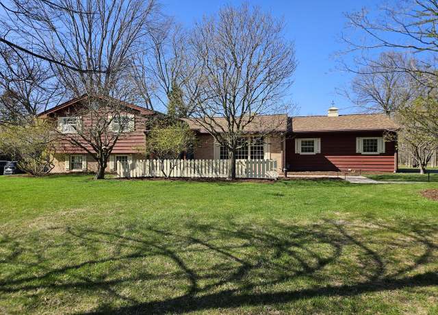 Property at 2336 W Chestnut Rd, Mequon, WI 53092, 5 beds, 2.5 baths