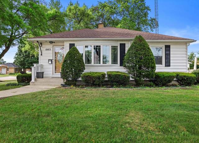 Property at 1803 32nd St, Kenosha, WI 53140, 4 beds, 2 baths