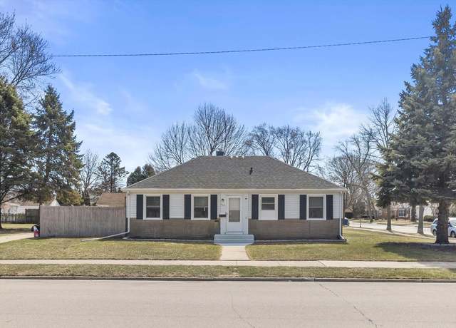 Property at 463 South St, Racine, WI 53402, 3 beds, 1 bath