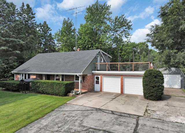 Property at 1634 N Green Bay Rd, Racine, WI 53406, 3 beds, 3.5 baths