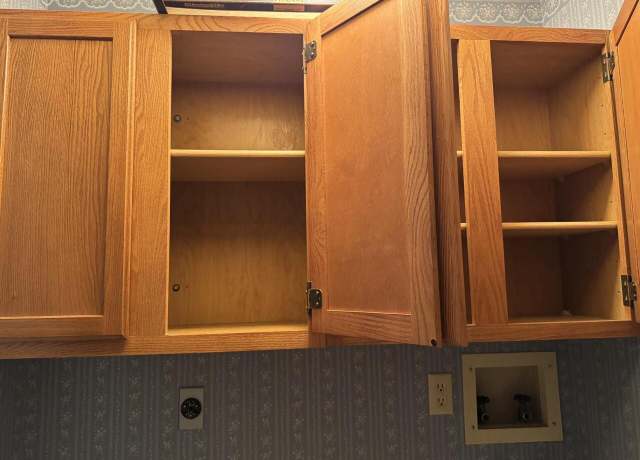 Property at 1101 S Sunnyslope Dr Unit 3L, Mount Pleasant, WI 53406, 1 bed, 1 bath