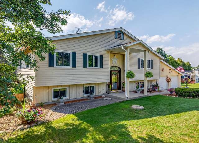 Property at 6955 Eastwood Trl, West Bend, WI 53090, 4 beds, 2.5 baths