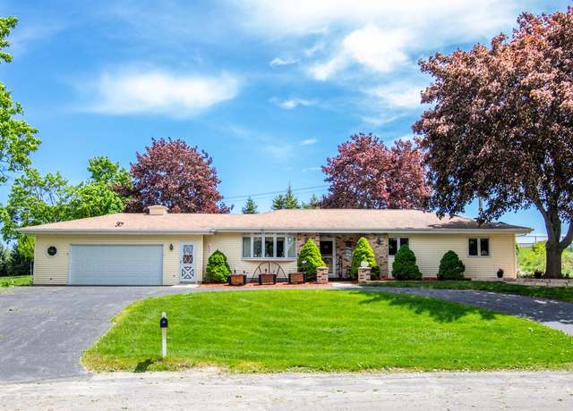 Property at 311 Hillcrest Dr, Beaver Dam, WI 53916, 3 beds, 2.5 baths