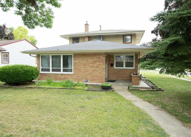 Property at 8965 W Grantosa Dr, Milwaukee, WI 53225, 5 beds, 2.5 baths