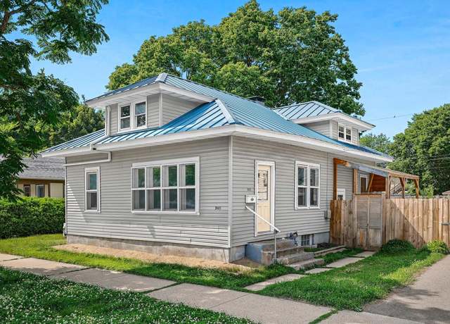 Property at 945 Tyler St, La Crosse, WI 54601, 3 beds, 1.5 baths