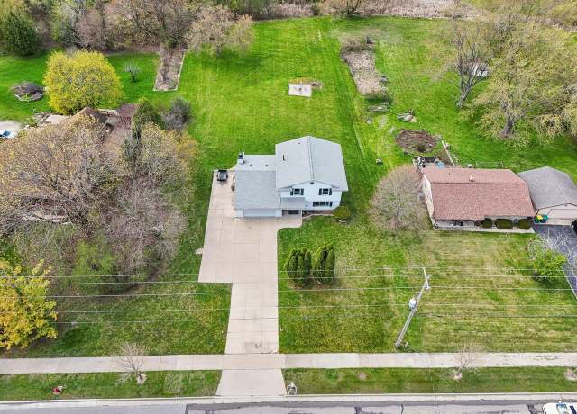 Property at W156N10303 Pilgrim Rd, Germantown, WI 53022, 3 beds, 2 baths