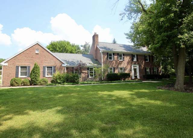 Property at 430 Bunker Hill Dr, Brookfield, WI 53005, 4 beds, 3.5 baths