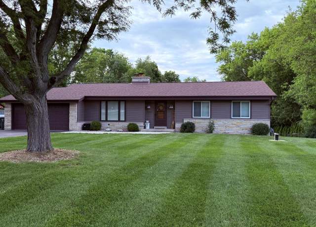 Property at 19330 W Hillcrest Dr, New Berlin, WI 53146, 3 beds, 1.5 baths