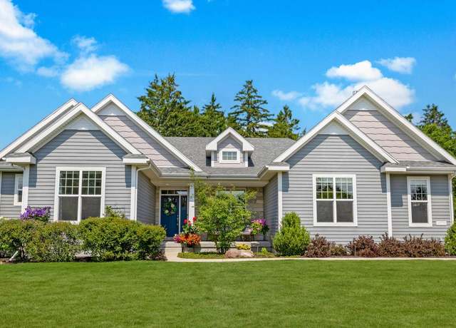 Property at 10770 N Firefly Ct, Mequon, WI 53097, 5 beds, 3.5 baths