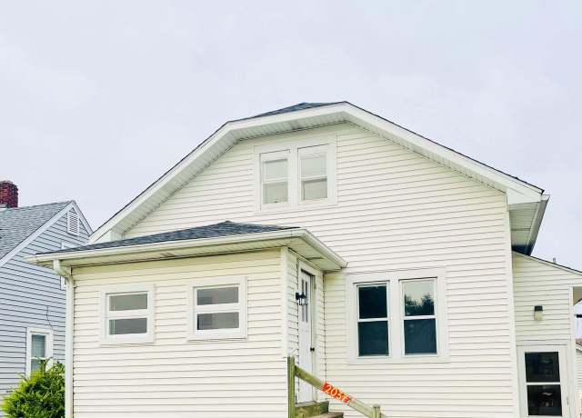 Property at 2037 Case Ave, Racine, WI 53403, 3 beds, 2 baths