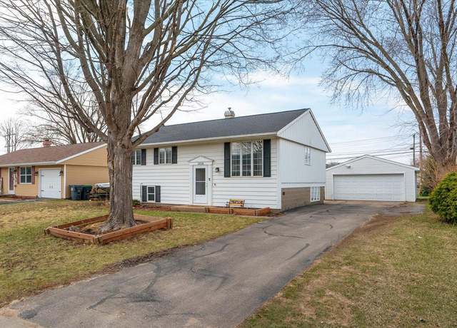 Property at 2826 29th Court South Ct, La Crosse, WI 54601, 3 beds, 2 baths