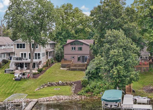 Property at S73W17268 Lake Dr, Muskego, WI 53150, 3 beds, 2 baths