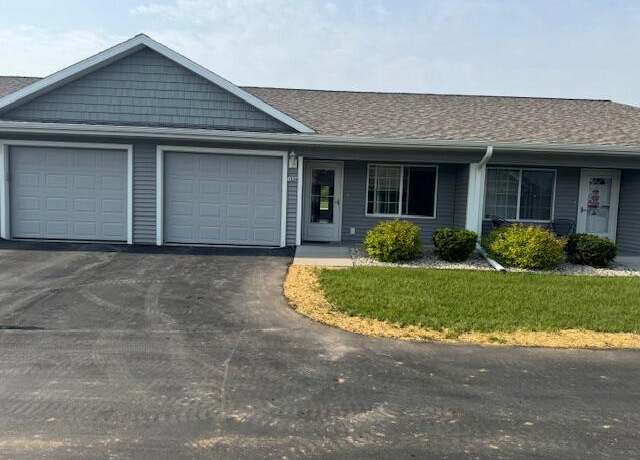 Property at 1329 S Wilson Ave, Hartford, WI 53027, 2 beds, 2.5 baths
