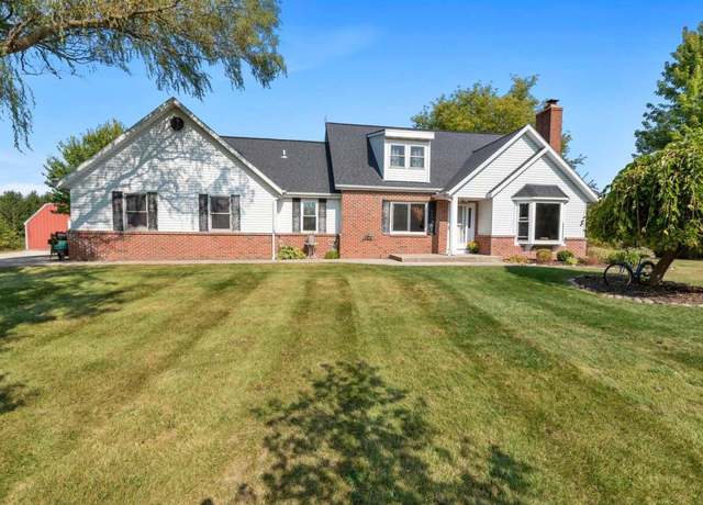 Property at 6926 Druid Lake Rd, Hartford, WI 53027, 3 beds, 3 baths