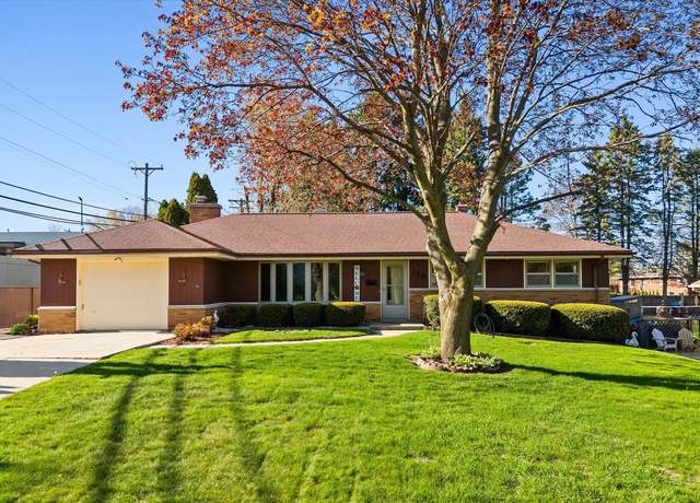 Property at 120 E Whitefish Rd, Port Washington, WI 53074, 3 beds, 2 baths