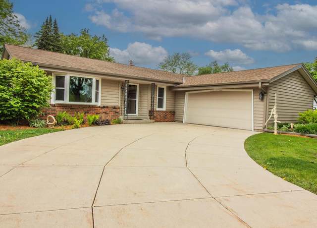 Property at 2215 Harris-Highland Dr, Waukesha, WI 53188, 3 beds, 2 baths