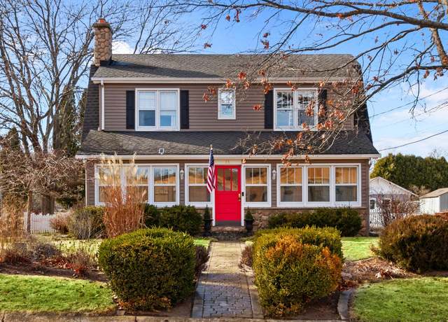 Property at 18 Highland St, Williams Bay, WI 53191, 3 beds, 2.5 baths