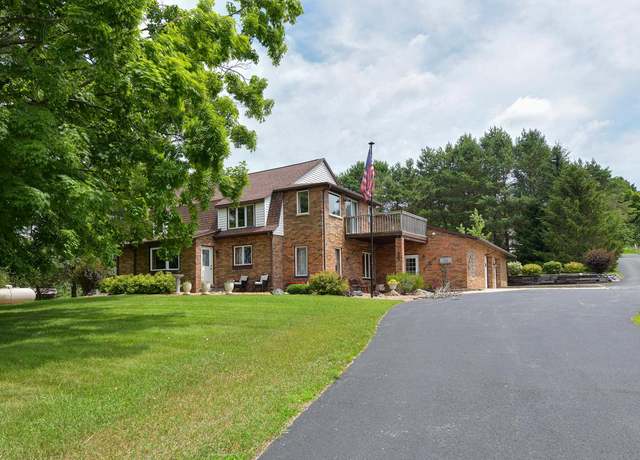 Property at 9080 Hickory Dr, Kewaskum, WI 53040, 5 beds, 3 baths
