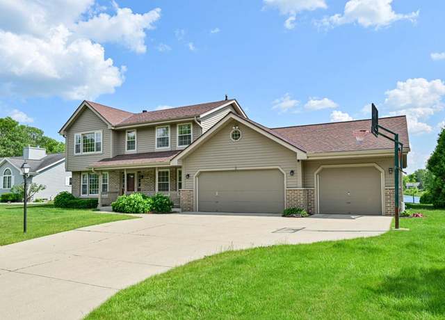 Property at 8521 W Lake Pointe Dr, Franklin, WI 53132, 3 beds, 2.5 baths