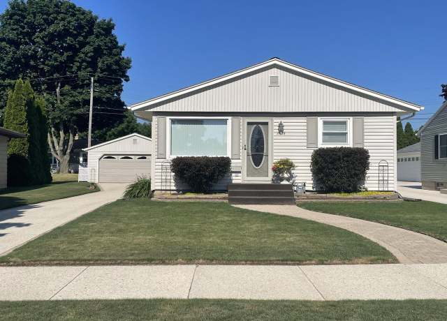 Property at 2828 S 11th Pl, Sheboygan, WI 53081, 3 beds, 1 bath