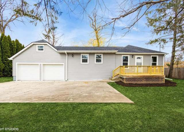 Property at 801 E Wisconsin Ave, Pewaukee, WI 53072, 3 beds, 1 bath