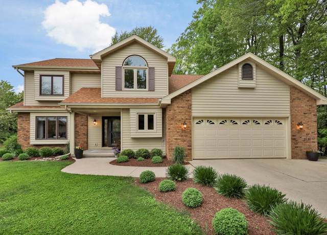 Property at 2132 Hunters Ridge Ct, Manitowoc, WI 54220, 4 beds, 2.5 baths