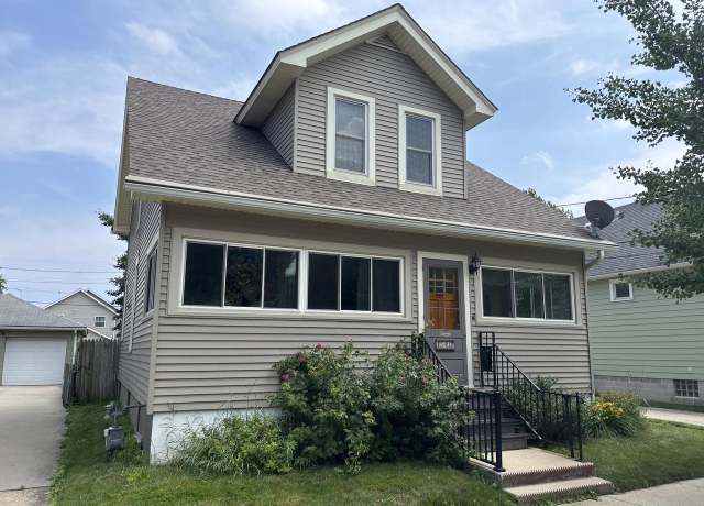 Property at 1341 Grove Ave, Racine, WI 53405, 3 beds, 1 bath